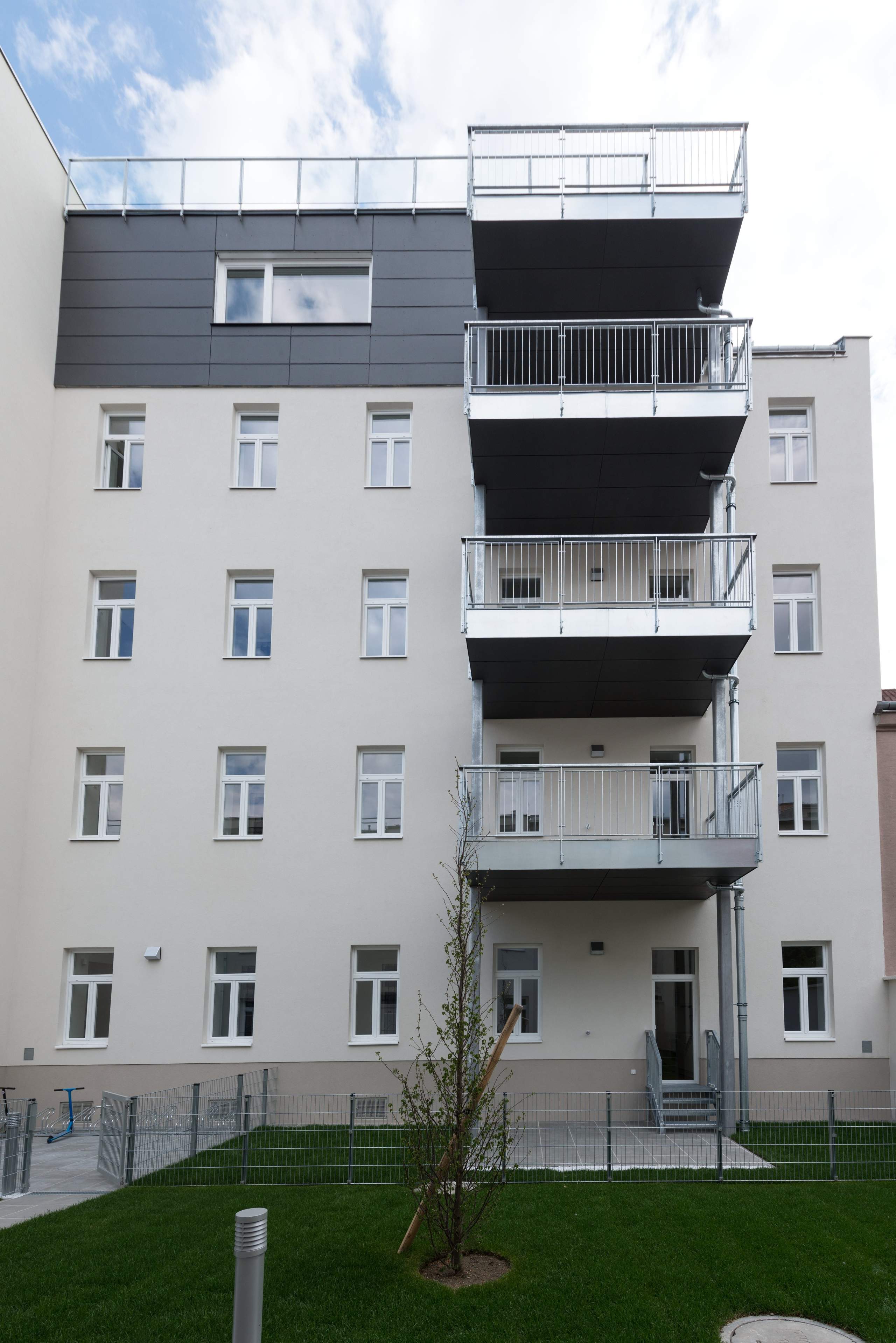 LIEGLER TAKEH ARCHITEKTEN Projekt Ostmarkgasse Hof Fassade und Balkone