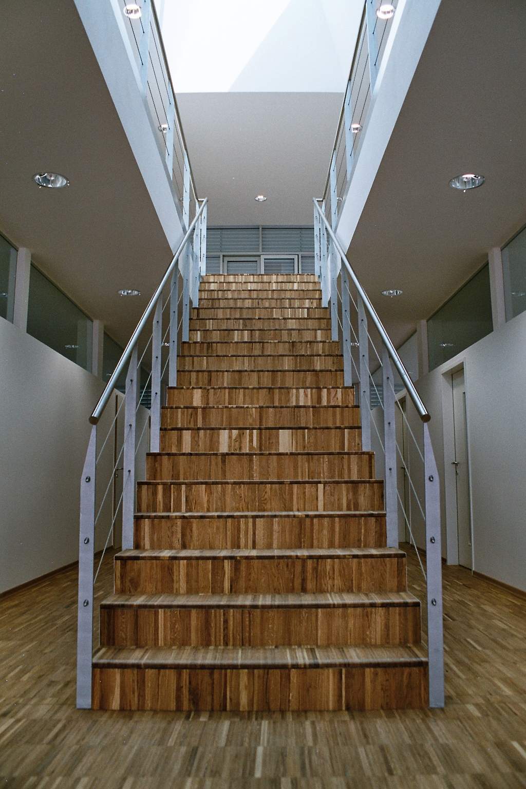 LIEGLER TAKEH ARCHITEKTEN Projekt Renault Trucks Treppe