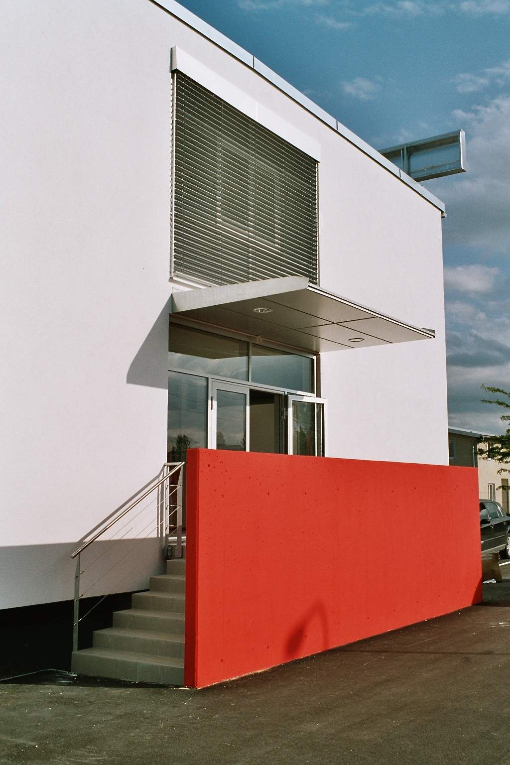 LIEGLER TAKEH ARCHITEKTEN Projekt Renault Trucks Eingang